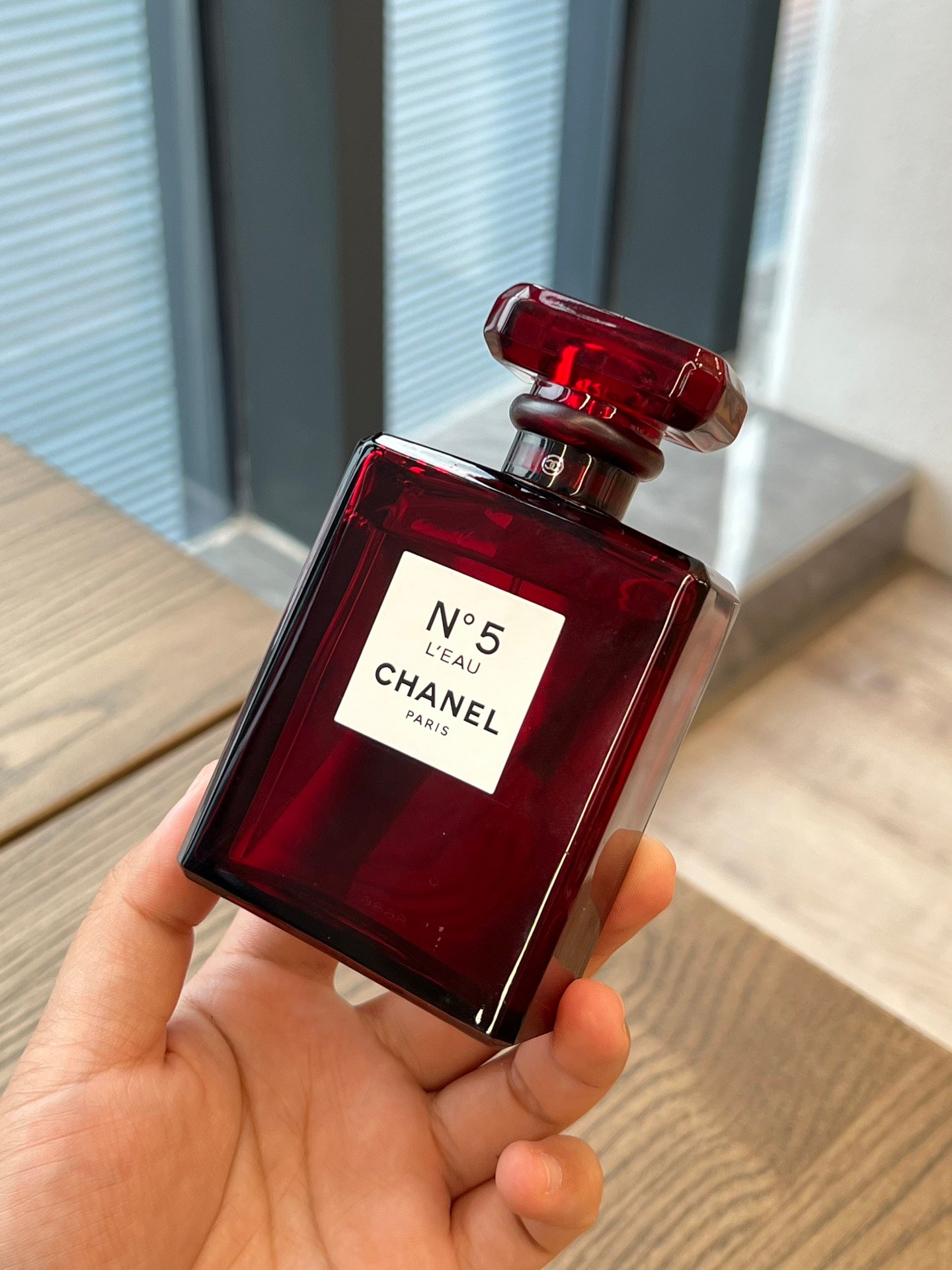 微信图片_2026-01-19_121903_225 Chanel No 5 L'Eau Red Edition 100ml - Image 1